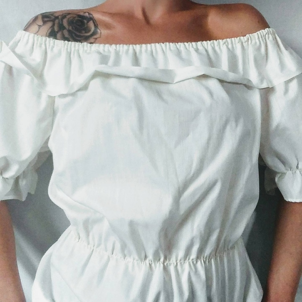 Vintage off-shoulder Ivory peasant shirt